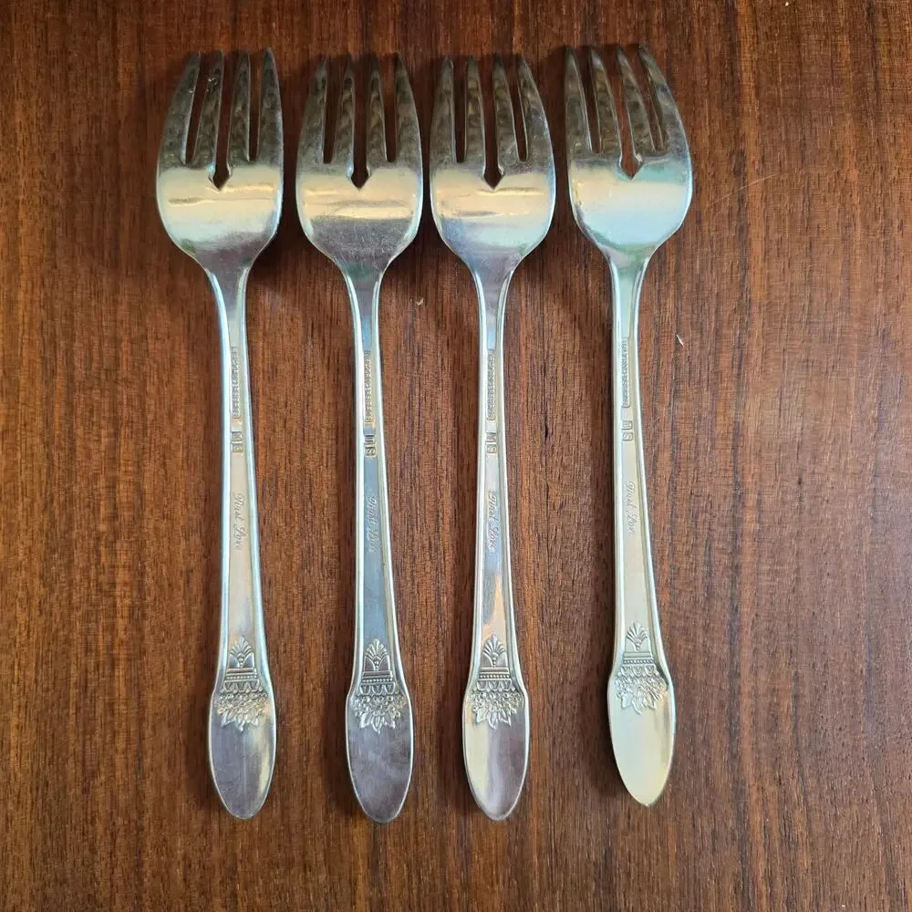 Vintage 1847 Rogers Bros FIRST LOVE 4 Salad Forks Silverplate Art Deco Cottage